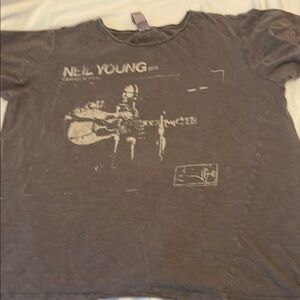 Magnolia Pearl Gray Short Sleeve Tee with Artistic Flair